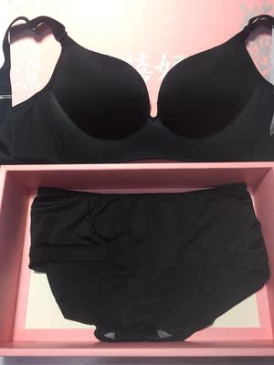 内衣收到了，穿着很舒服，聚拢效果很好，布料摸着也舒服，夏天穿很透气，内衣里面，这家算是很实惠了，穿着真的很舒服