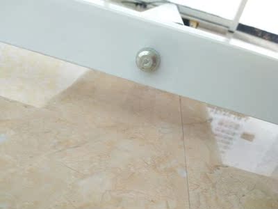 有爆纹，基座油漆不理想