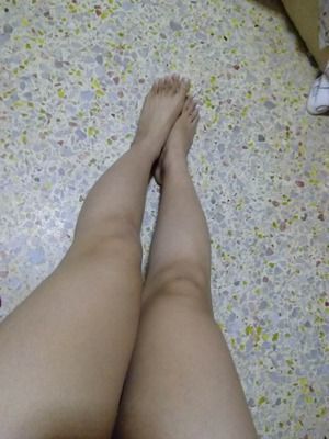 用了之后效果挺好的，刚开始刮得不干净，用纸巾擦一下就干净了。感觉皮肤变得光滑了。趁价格便宜又买了2盒。感觉不错的 ，而且客服很耐心教我怎么正确的脱毛， 好贴心的 。试用了一点 ，放在皮肤上面觉得很温和 ，闻起来也没有刺鼻的味道，过程中也挺温和的， 脱后效果明显，看起来比原来的皮肤白了好多了。