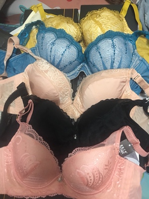 不错，很喜欢，大小也刚合适，现在穿的全是她家的，的确比实体店划算太多，主要是喜欢和放心，值得购买，喜欢的可以考虑，这久做活动也超级实惠！