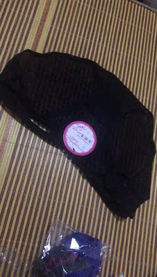 裤衩子不错，还送了不知道啥样的裙子，感觉不错，裤衩子质量好，蒙脑袋上还可以抢银行，双收，祝店家生意兴隆，财源广进