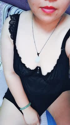 质量相当不错，穿上非常合身。也很凉快，这种衣服唯一的好处是有文胸可以托住下垂的胸，挺好的！可唯一的缺点也是因为有文胸，哈哈，总觉得作为睡衣有点勒，不宽松！就看在意那方面吧！