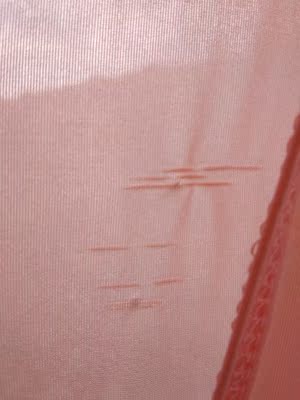 衣服有问题，售后服务差，理由一大堆，