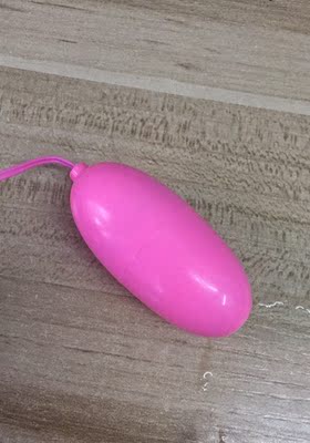 内裤款式很吸眼球，设计的珠珠很有想象力，上身效果好，特别诱惑，配合跳蛋使用，特别刺激，跳蛋震动力刚好，和男朋友渡过了一个高潮迭起的夜晚。