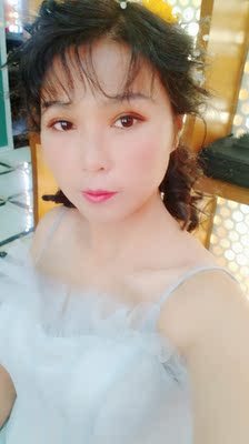 买之前朋友说肯定不好用，因为拍婚纱照，真的犹豫了，不行就退了，谁知道回来后，试了一下不错，拍了一天也没掉很牢固！拍的美美的，必须好评