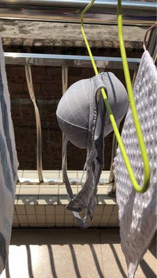 胸太小最小的穿着还有点空😂 胸太小最小的穿着还有点空😂