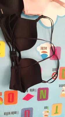 趁着618活动买的,比较划算。 美背好看 内衣还是很柔软舒服,不显胸 光面的摸着比较舒服,适合夏天穿轻薄的衣服,也挺聚拢的 ,还有就是比较尴尬的有时候会露点 不过胜在比较舒服 其它也无所谓了 这款也就比领外两套略厚一点点 夏天略热 穿上内衣有时候都热湿了 趁着618活动买的,比较划算。 美背好看 内衣还是很柔软舒服,不显胸 光面的摸着比较舒服,适合夏天穿轻薄的衣服,也挺聚拢的 ,还有就是比较尴尬的有时候会露点 不过胜在比较舒服 其它也无所谓了 这款也就比领外两套略厚一点点 夏天略热 穿上内衣有时候都热湿了