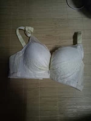 这款文胸穿了不往上跑，之前穿的都往上跑的，特意穿过才评论的，穿得很舒服，而且很薄，透气。