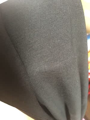 感觉不像莫代尔，而且第一次洗的时候过水了好多遍，还是有好多浮毛，略有点色，对比这个价位，也就这样吧，不能要求太高