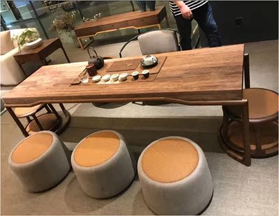 宝贝到了，包装结实，没一点擦伤，整体的效果也很好，中间有点小插曲，客服也已经妥善解决了。桌子摆好非常的大气，款式好看，细节处理的也很到位，摆在办公室里整体档次瞬间就提升上来了。