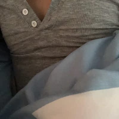 反正就是这样的!很短!也很性感!就是有点穿不出去!穿出去了就觉得有点怪!底下穿短裤的话又不好看!穿内裤的话会漏出来!所以说不知道咋选!这个是前后长,旁边短的!所以这样配裤子会有点丑!不穿裤子又会漏底! 反正就是这样的!很短!也很性感!就是有点穿不出去!穿出去了就觉得有点怪!底下穿短裤的话又不好看!穿内裤的话会漏出来!所以说不知道咋选!这个是前后长,旁边短的!所以这样配裤子会有点丑!不穿裤子又会漏底!