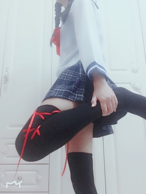 本来想皮着那个胖次表情包上的，奈何系统不给力啊，只好加个裙子，对不住店家小伙伴了，中秋快乐♪٩(&acute;&omega;`)و♪