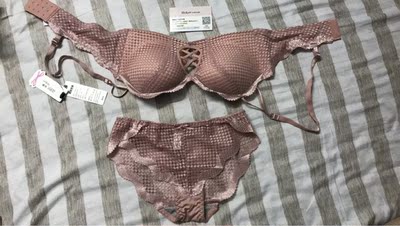 拆开包装，衣服面料还是可以的，和宝贝描述一致，给商家好评，后面还会再关注的