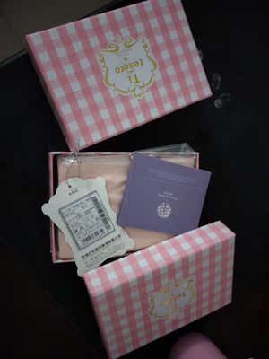 收到货看到两盒才发现自己多下了一单😂 原来价格还是很美丽的,开始以为一单的价格还觉得有点小贵 穿了两天蛮舒服,是纯棉无勒痕!手洗也挺柔软,包装很喜欢,都是独立的,黏贴部分细节很满意。 收到货看到两盒才发现自己多下了一单😂 原来价格还是很美丽的,开始以为一单的价格还觉得有点小贵 穿了两天蛮舒服,是纯棉无勒痕!手洗也挺柔软,包装很喜欢,都是独立的,黏贴部分细节很满意。