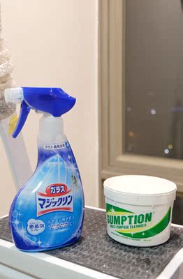 对装修完窗户上的油漆挺有用的～味道像是薄荷味凉凉的