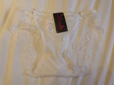 非常漂亮，穿着也舒服，送的吊带裙也很合身，相当诱惑呀😊