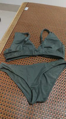 穿在身上非常舒服唯一不足的是自己感觉买大一号，算了不指了麻烦，感觉想要紧致点的话穿M码就可以了因为这套内衣弹性很好，颜色也很特别！