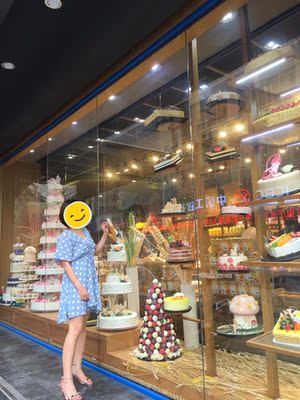 鞋子很轻 虽然跟挺高 但是穿着一点都累脚~ 鞋子很轻 虽然跟挺高 但是穿着一点都累脚~