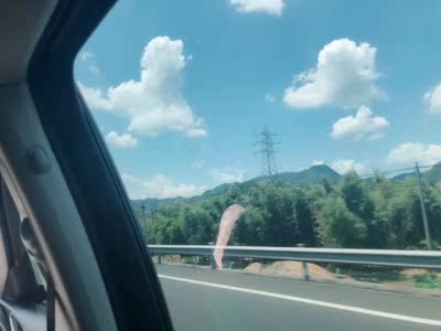 好看又便宜，每年都买。今年给儿子买了一套，自己买了两天，还送了浴帽。真不错&hellip;