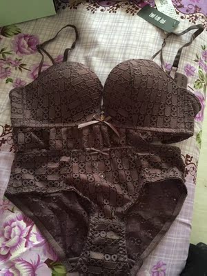 明人不说暗话，真的超级喜欢，颜色跟图片的颜色一样，穿上也特别有型，特别舒服。喜欢的小仙女们赶紧下手吧！