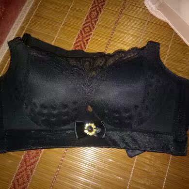 穿的舒服透气，轻便，能把它挺起来，穿衣服更有气质了。下过水，不掉色