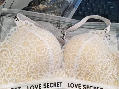 宝贝收到了，质量很好，卖家服务态度很好，买一送一很划算，质量和店里卖的一样，喜欢，下次有需要的话再来回购