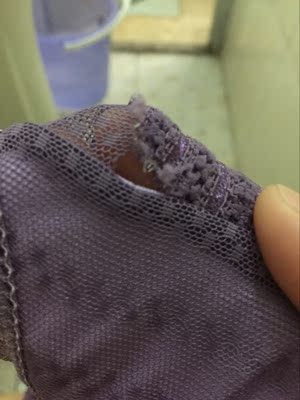 质量差的要死，昨天过了水，今天刚穿就发现烂了，再不买了，也不便宜啊一条十几块