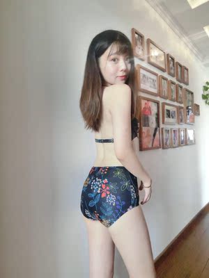 这个颜色好美哦！三件套的款式可以性感可以可爱！罩衫太重要了 不会在海边羞羞的尴尬啦～男票说很适合我 过一阵度假会穿的