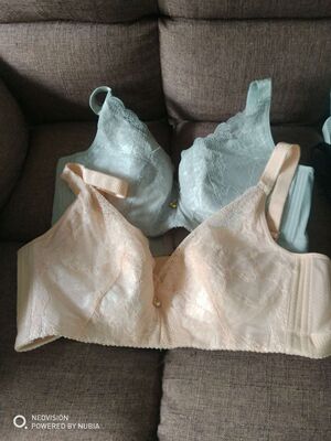 内衣颜色跟我想象中一样无色差,颜色靓丽是我喜欢的、蕾丝面料手感很好、舒适柔软有光泽、做工也很精致哦。还有店家活动很给力啊,真的是物美价廉!无钢圈的没有束缚感穿起来很舒服,不会闷热,很透气,还能把我的副乳包裹得挺好的,内衣也无异味,也很聚拢,整体效果很挺美,没有买错,一百个赞。卖家服务很贴心,物流发货很快,好在内衣没有另我失望,值得等待,好评。 内衣颜色跟我想象中一样无色差,颜色靓丽是我喜欢的、蕾丝面料手感很好、舒适柔软有光泽、做工也很精致哦。还有店家活动很给力啊,真的是物美价廉!无钢圈的没有束缚感穿起来很舒服,不会闷热,很透气,还能把我的副乳包裹得挺好的,内衣也无异味,也很聚拢,整体效果很挺美,没有买错,一百个赞。卖家服务很贴心,物流发货很快,好在内衣没有另我失望,值得等待,好评。