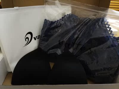 泳衣的质量挺好的,客服推荐的尺码也挺好的~有一个防水袋和一对胸垫~总的来说很不错~后面穿上了再拍照追评吧~ 泳衣的质量挺好的,客服推荐的尺码也挺好的~有一个防水袋和一对胸垫~总的来说很不错~后面穿上了再拍照追评吧~