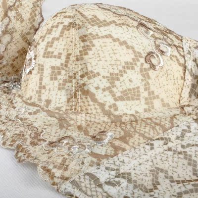 这是第二次购买了，精油杯，有一股精油的清香味，闻着挺舒服，里料非常柔软亲肤，面料做工也相当精细，光滑，后背加宽设计，穿着不勒，聚拢又舒适，是不错的好文胸。这是第二次购买了，精油杯，有一股精油的清香味，闻着挺舒服，里料非常柔软亲肤，面料做工也相当精细，光滑，后背加宽设计，穿着不勒，聚拢又舒适，是不错的好文胸。