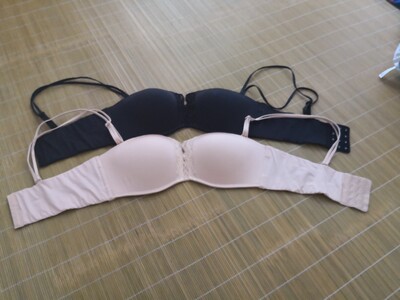 前后两单买了三件，这两件同款不同色都没穿过但都洗过，大小差异大家自己看吧，客服一会说看不出差异，一会说差异正常范围，反正穿bra这么多年，时常买同款不同色的，这种所谓的&ldquo;正常差异&rdquo;是第一次，怪自己手快收到先洗了～买个教训吧，希望对想买的朋友有帮助