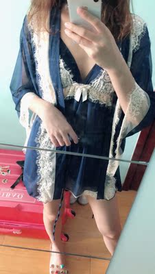 很漂亮，但是感觉像是买的情趣睡衣😅真透！不过很好看！喜欢！听说好评必须85字？不然没有积分？那么问题来了，怎么样才可以达到85字呢？这个问题在我的脑海里久久不去。马云爸爸怎么可以这样欺负我？不给我买冰阔洛也就算了，还让我一个二年级的小学生评论一定要写85字，哼！好过分啊，一定要记在小本本上！￣へ￣