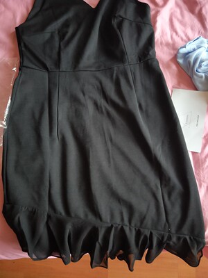 很漂亮啊 穿上很合适  显瘦 好性感 做工质量也很好 发货也很快噢  价格特别实惠 下次再来。