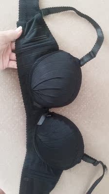 穿的合适，面料摸着舒服，无钢圈的穿着不会觉得嘞，好评~