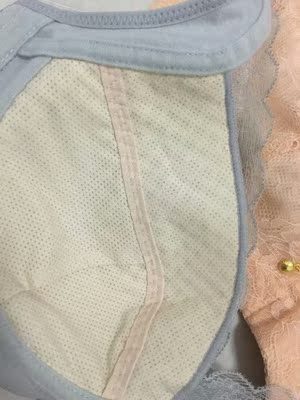 做工蛮好的，戴上蛮舒服的，这个价格比较实惠，实体店贵好多，很好，珍缇莎内衣值得信赖。很期待的一款内衣，跟图片一样，很好看，聚拢效果也很好，更聚拢更透气，一款非常好的无钢圈内衣，本来看到没有钢圈还担心不聚拢呢，上身效果很好，很满意．很性感，穿着舒服，很贴身有一点也不勒。果断介绍给闺蜜。洗了一下也没变形，质量很好，价格实惠，料子很好，摸起来不错很舒服，穿着肩带不掉，实用