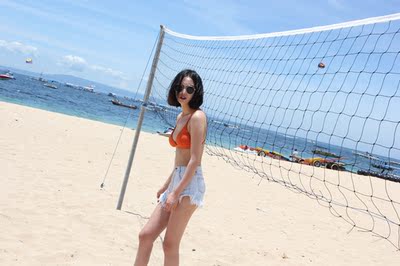 颜色很好    唯独就是裤子有点露    不敢穿