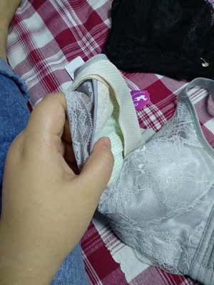 很轻薄，特别舒服，穿着也很聚拢效果透气，棒棒哒，物流要是能快点儿就更好了，总之挺满意的，很喜欢