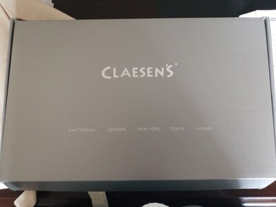 包装盒、字体都很清新，送的帆布袋也是日常百搭款。每个bra配了一个很中国风的袋子，材质和盘扣看着好感倍增。试穿了一下，bra尺码正好，没有钢圈的束缚，下围比较舒服。就是没有有钢圈的有型，没有聚拢之类的效果，但舒服就好，秋冬就要来了，舒适才是王道。到底怎样还要之后穿了才能有评价。买了三款，没款没有蝴蝶结的那款效果好