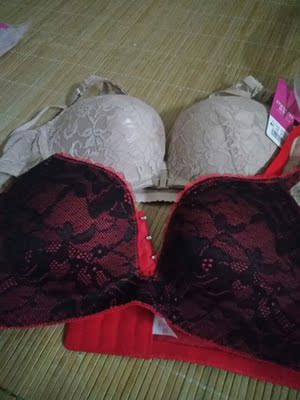 双十一拍的，物流可以，个人觉得红色这款更舒适，方便调节，总体来说很不错