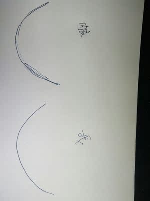 优点，穿着很舒服，面料不错，大小合适，不勒，没有空杯，抬胳膊，稍微活动也没有跑，肩带不滑，物流挺快。 缺点，文胸下围的曲线和我的胸下方不贴合，内衣的弧线拐得太陡了，我的胸下曲线线条都比较缓和，我简单画了一下，不碍事，毕竟人胸型都不一样，不可能完美贴合我，聚拢和提拉力一般不强。 实际颜色比我拍的稍微深一点。