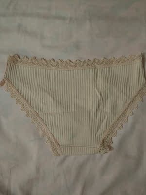 内内很棒，质量很好，蕾丝小性感，大小合适，面料纯棉舒适，非常满意，我拍的图片渣，但实物非常棒，完美