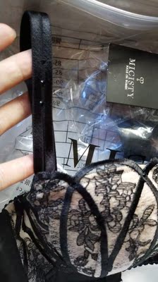 非常好。贝壳形，贴合胸部不会空。发货神速。昨天拍下，今天下午就收到了细节处理都很好。