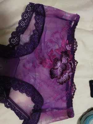 挺好看的，实用，三个月换一次的东西，这个够穿了