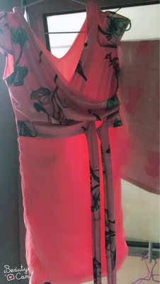 穿上去好显身材,寸的皮肤好白,质量也很好,三十多块钱的衣没想到还有这么好的。大爱😍😍😍 穿上去好显身材,寸的皮肤好白,质量也很好,三十多块钱的衣没想到还有这么好的。大爱😍😍😍