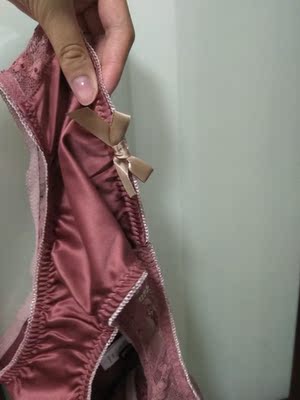 内衣很不错 少女 但是底裤灰常显老&hellip;&hellip;那种