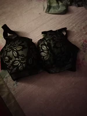 收到货就怕不急待的打开了，果然没有让我失望，内衣很漂亮，又比实体店的便宜很多，物流也很快，服务态度很好！下次还会来哦！