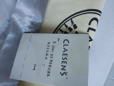 内衣还好看起来没什么问题，触感也很舒服，包装很用心，就买了一件内衣还送了个袋子，还有手写的问候🙃下水后垫片有刺激性气味，不知道有没有毒啊