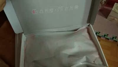 特别好看，然后手感好到爆，超级适合我这种喜欢小胸的，很轻薄，太棒了，买过最好的内衣没有之一