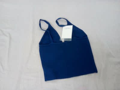 包装完好,衣服质量不错,和页面看到一致,洗了不掉色,本人85斤,1.58米高,觉得有点小紧,供大家参考。 包装完好,衣服质量不错,和页面看到一致,洗了不掉色,本人85斤,1.58米高,觉得有点小紧,供大家参考。